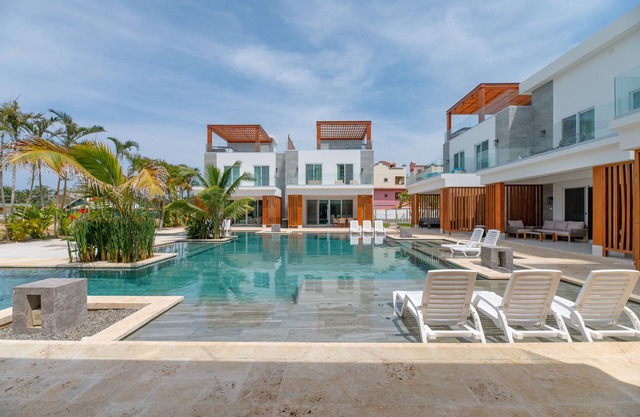 Ocean One Roatan