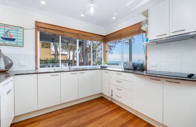 Ocean Pearl - 3 Bedroom, Beachfront property!!