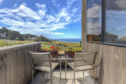 Ocean Retreat - BBQ Hot Tub & Ocean Views