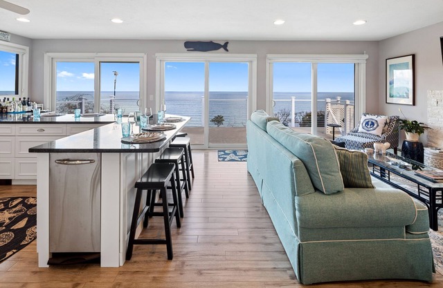 Ocean's Edge Oasis - Waterfront Plymouth Home w views of Cape Cod Bay