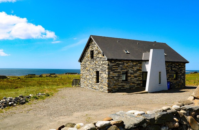 OCEAN SAIL HOUSE, pet friendly in Dungloe, County Donegal