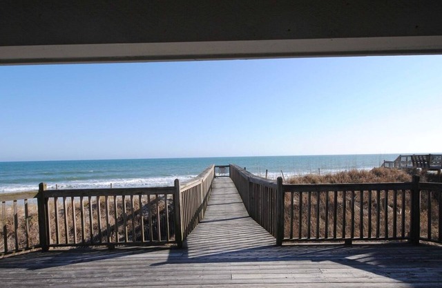 "Ocean Sounds" - 2nd Row 7 Bedroom Home - Elevator, Community Pool