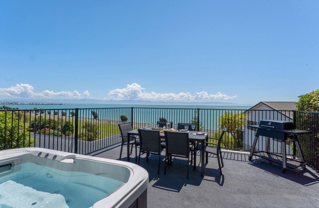 Ocean Spa Vista - Gorgeous Ocean Views & Deck-top Spa!