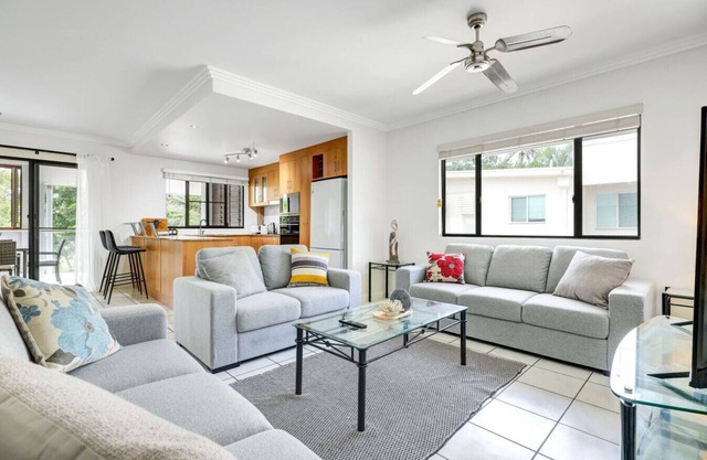 Ocean Spray- Beachfront Retreat with Ocean Views, Jacuzzi & Pool