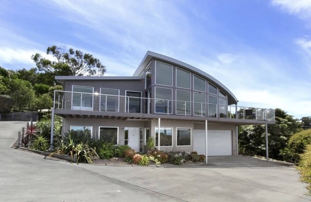 Ocean view 180 degree stunning home 2 min walk from beach and golf course