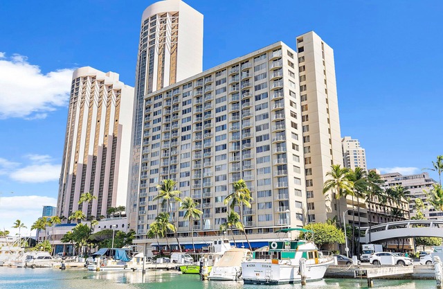 Ocean View 1BR at Ilikai Marina