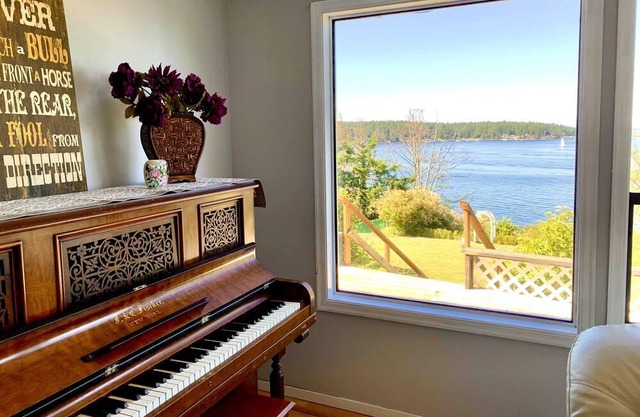 Ocean view. 2 bedrooms & pets-friendly.
