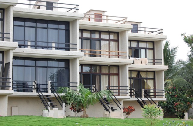 Condominio de 2 habitaciones con vista al mar en un tranquilo pueblo de pescadores