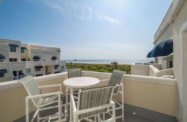 Ocean View, 2 Primary Suites, Heated Pool, Beach