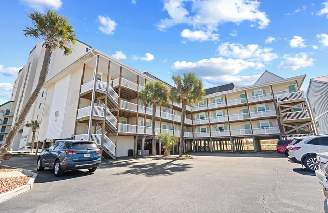 Ocean View 2br/2ba-Sleep 6-Full Kitchen-Pool-Beach-WIFI