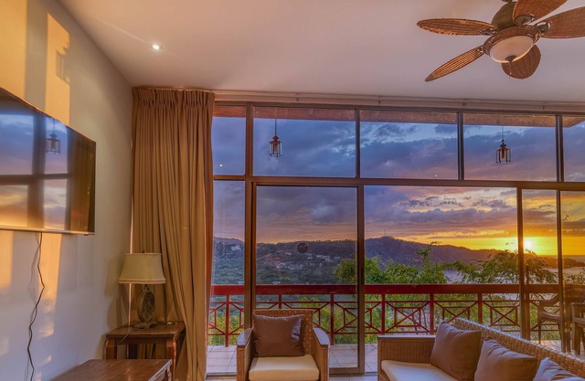Stunning Ocean View - 3 Bedroom Condo - Close to Beach, Shops and Restaurants