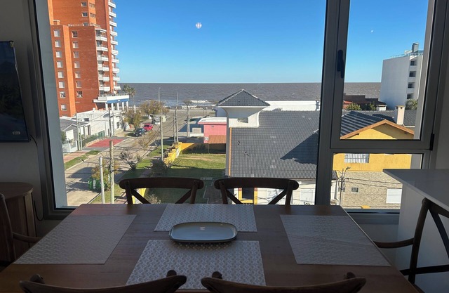 Ocean view and Cerros! 2 bathrooms, double and new apt! (Suitable for pets)