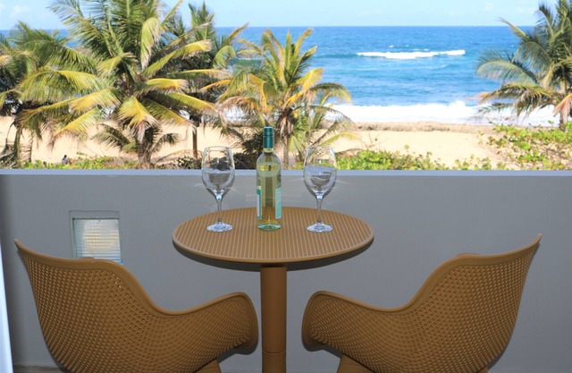 Ocean View Apartament with Patio/ BBQ / WIFI, BeachFront