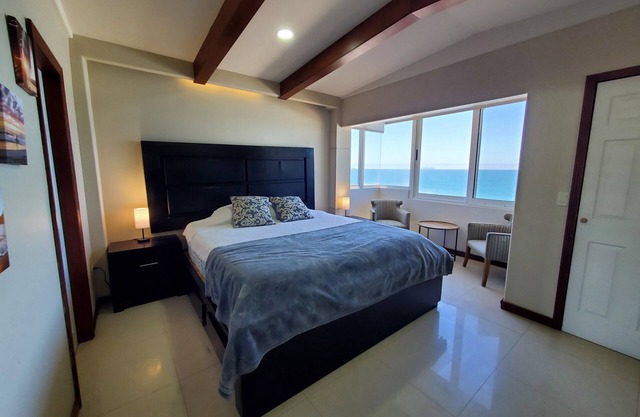 Ocean view apartment with rooftop