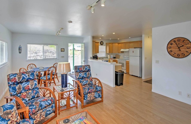 Casa con vista al mar w / Lanai 7 Mi. de South Point!