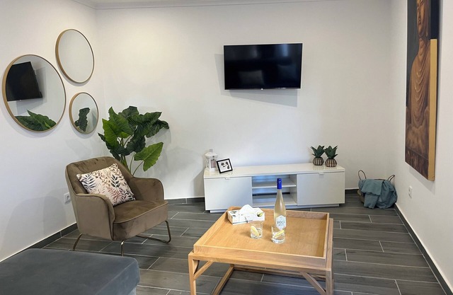 Ocean view By Charmes A Beautiful 2 bedroom apartment with pool