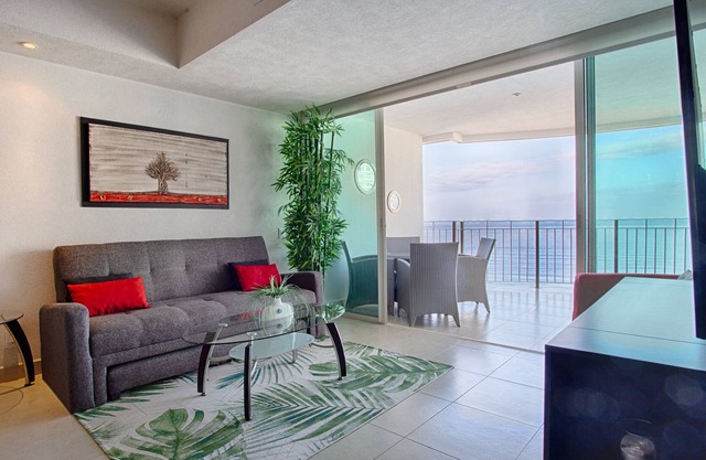 Condominio con vista al mar Piscinas infinitas frente a la playa, acceso privado a la playa