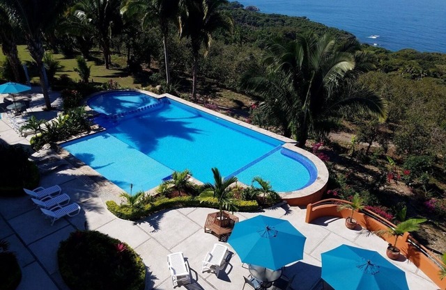 Condominio con vista al mar 405