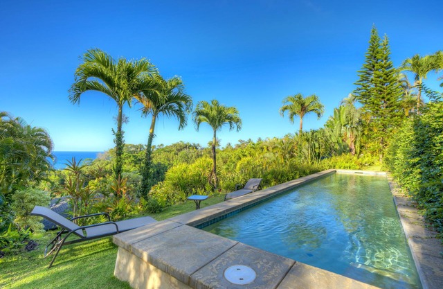 Ocean View Estate w/AC & Pool, Close To Beach