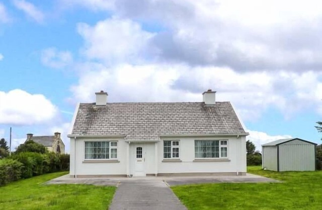 OCEAN VIEW, family friendly in Ballinskelligs, County Kerry