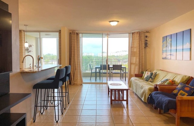 Ocean View in a central apartment w/ pool and gym