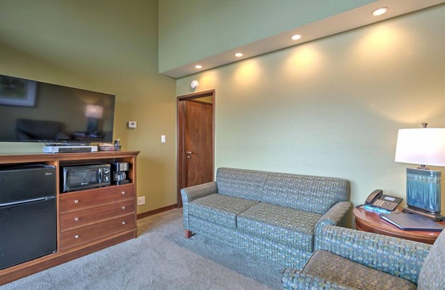 Ocean-View Mini Suite with Queen Bed