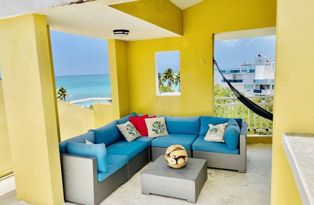 Penthouse vista al mar, acceso a la playa. Hermoso apartamento en azotea privada