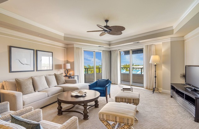 Ocean View Residence 708 Located at The Ritz-carlton by Redawning