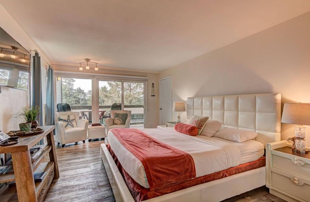 Ocean-View Room with Private Deck + Kitchenette