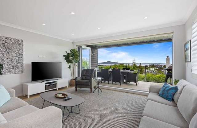 Ocean View Spacious 5BR Retreat for Families