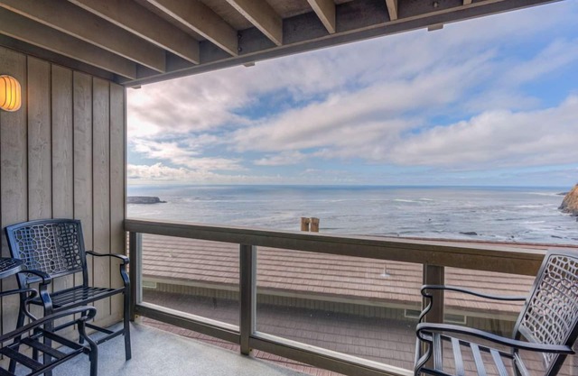 Ocean-View Suite w/ 2 Queen Beds