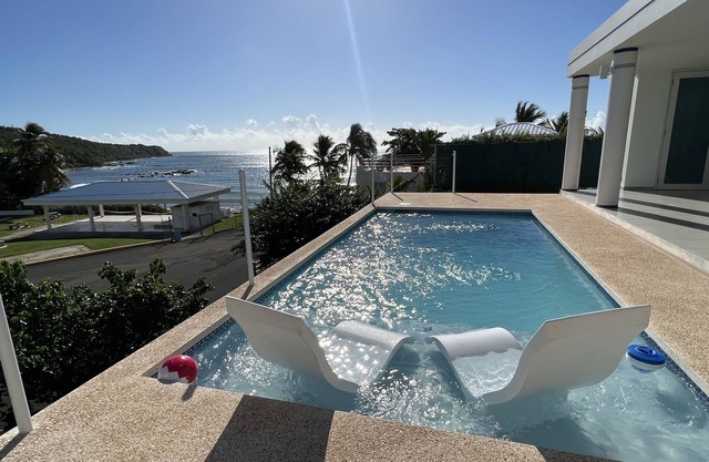 VILLA CON VISTA AL MAR A PASOS DE LA PLAYA SECLUDADA !!!