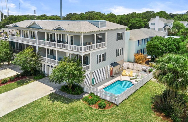 Ocean view with Private Pool & elevator 5 bedrooms, beach access