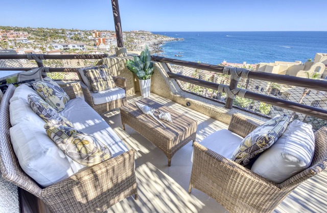Ocean Views all around!Newly renovated condo. Access to Private Swimmable Beach.
