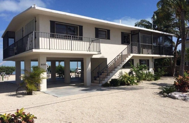 Casa de 3 habitaciones con vista al mar y canal Dockage - 141 Ocean Ln.