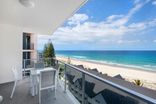 Ocean Views Apartment with Rooftop Pool - CoastHM