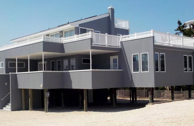 OCEAN VIEWS! BEAUTIFUL HOME SLEEPS 14!