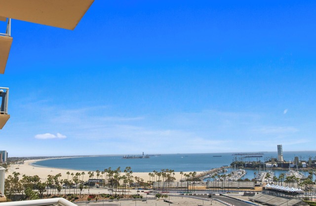 Ocean Views/Downtown/ConventionCenter/Chic Hi-Rise