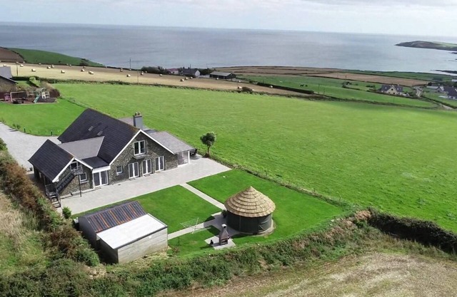 Vistas al mar, kinsale Casa de 6 dormitorios, 5 baños, Gazebo, sala de juegos para niños, capacidad para 20