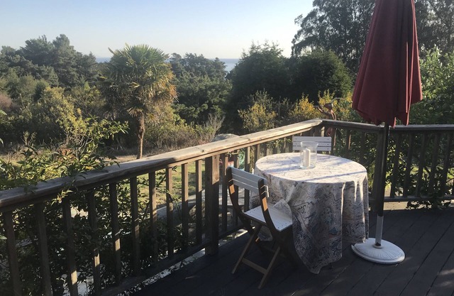 Creative Retreat dormitorio / chimenea / vista al mar / estacionamiento privado