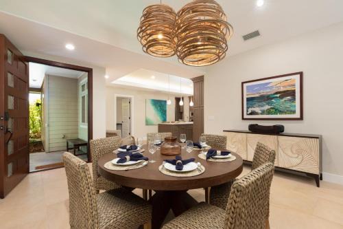 OCEAN WAVE Lovely 3BR KaMilo Home Walking Distance to Beach
