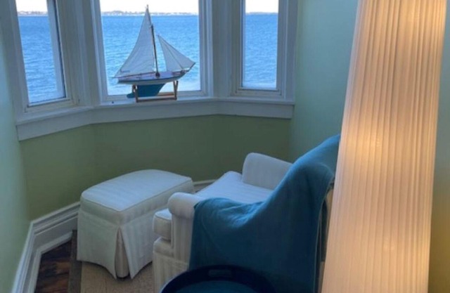 Oceanfront 3-Bedroom Captain's House