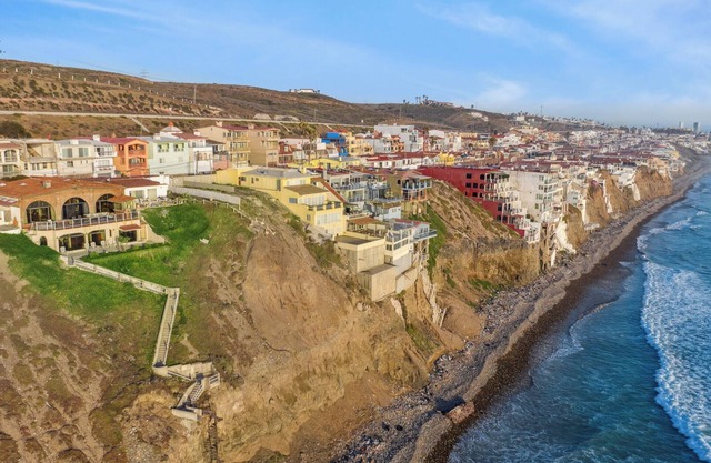 Oceanfront Bliss in Playas de Rosarito 4BR Villa w/ Wi-Fi, A/C & Stunning Views