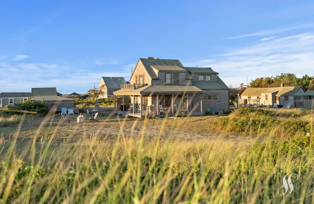 Oceanfront Beach House with Breathtaking Views - AC, yard, and firepit