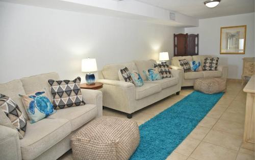 Oceanfront Bliss: 3-Bedroom, Pools & Peloton bike!