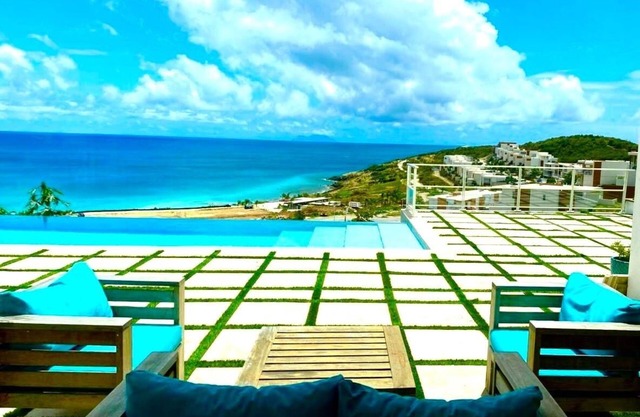 Oceanfront Bliss: 3-Bedroom Escape with Breathtaking Views & Tropical Charm!