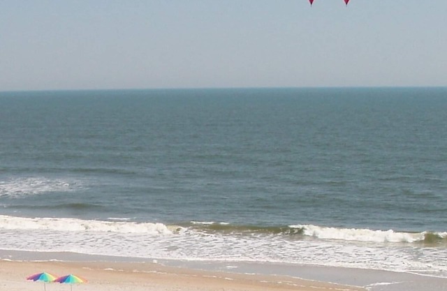 Condominio frente al mar con hermosa vista. Piso superior, ascensor, fácil acceso a la playa