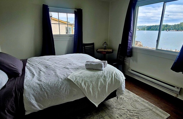 Oceanfront Cabin walk on waterfront peaceful place