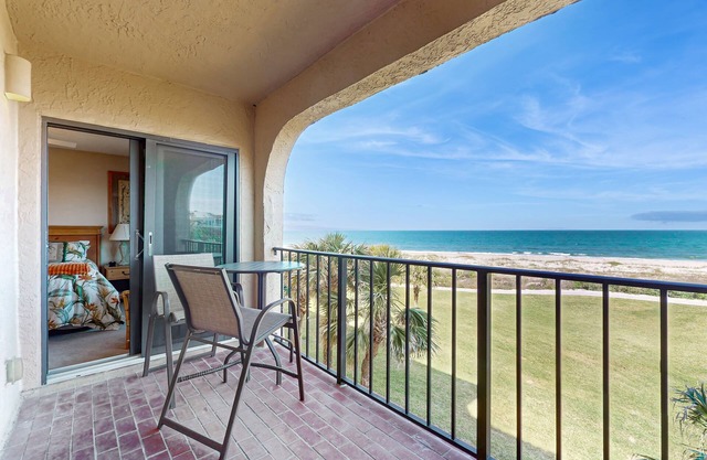 Oceanfront condo with panoramic views, shared pool, and private washer & dryer
