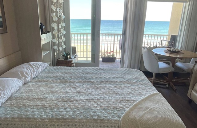 Oceanfront Condo-Great Views!